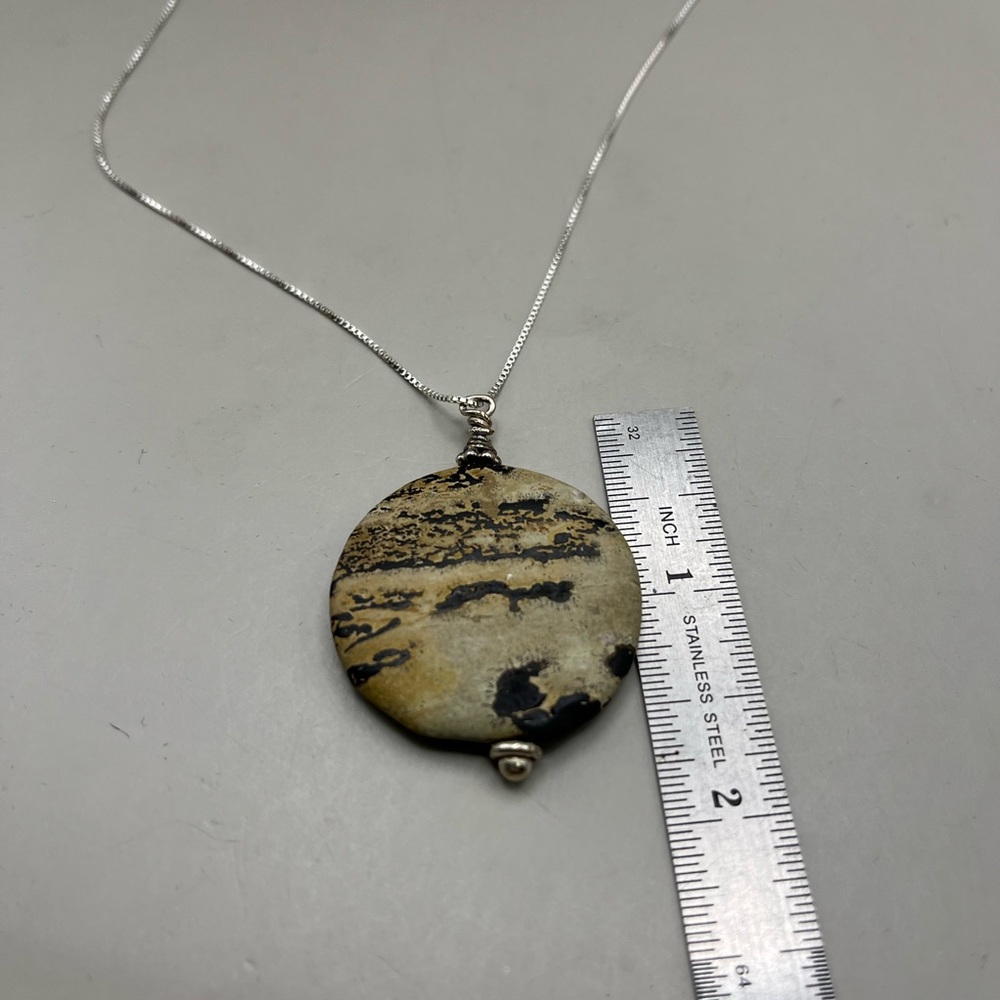Elegant Stone Pendant Necklace - Picture 2 of 2